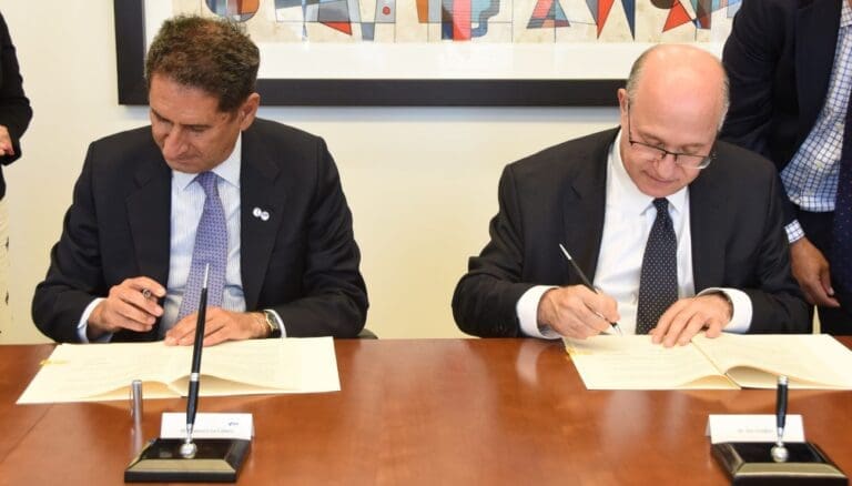 IDB and IRENA signing contracts - RA-ESG
