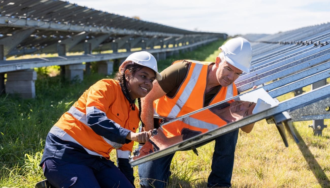 Installation photovoltaïque sur terrain herbeux - RA-ESG